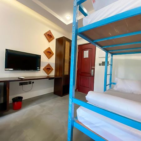 Downtown Hostels - Anjuna Bagian luar foto