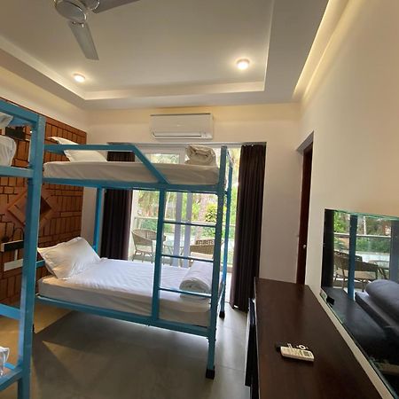 Downtown Hostels - Anjuna Bagian luar foto
