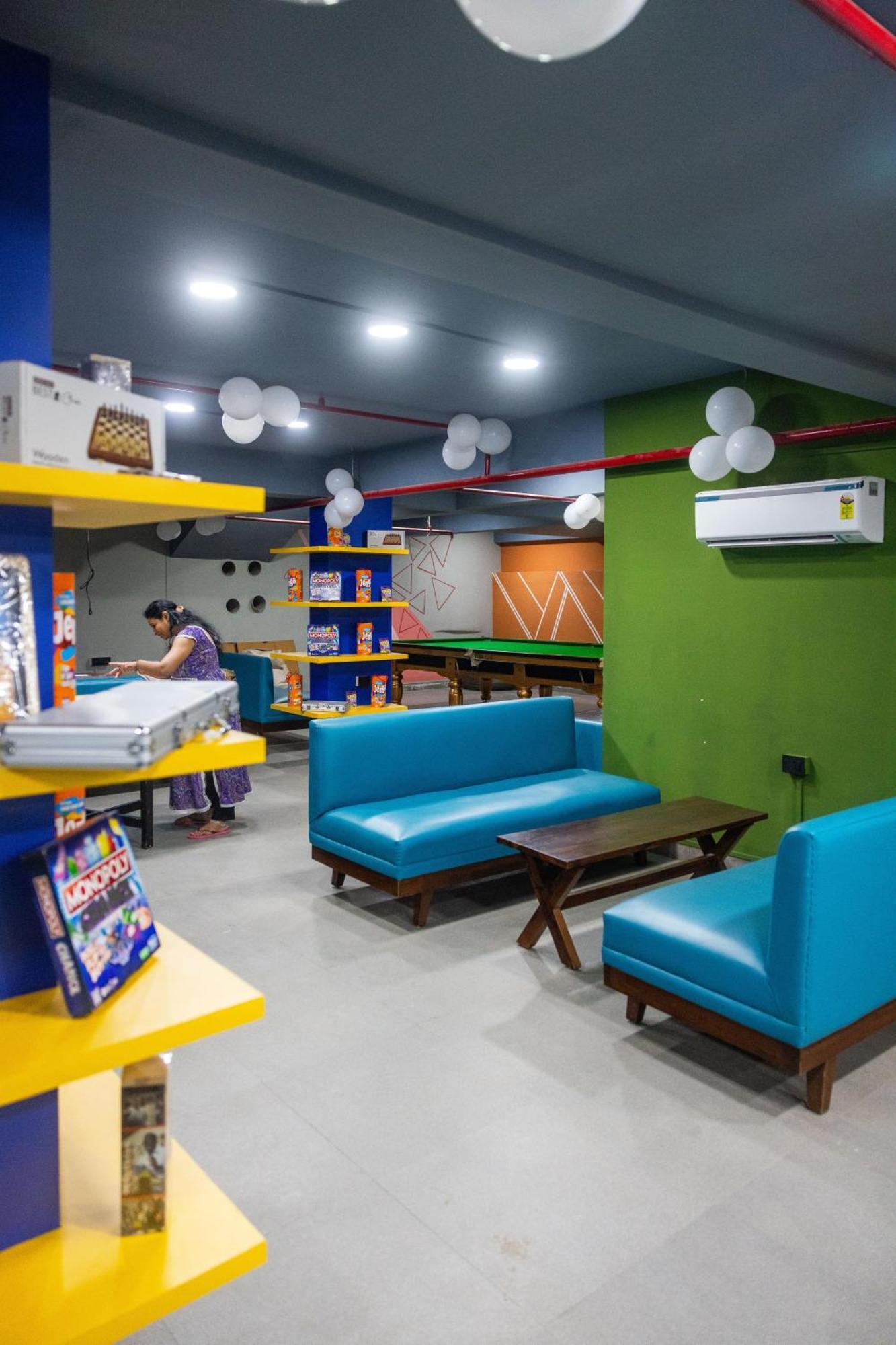 Downtown Hostels - Anjuna Bagian luar foto