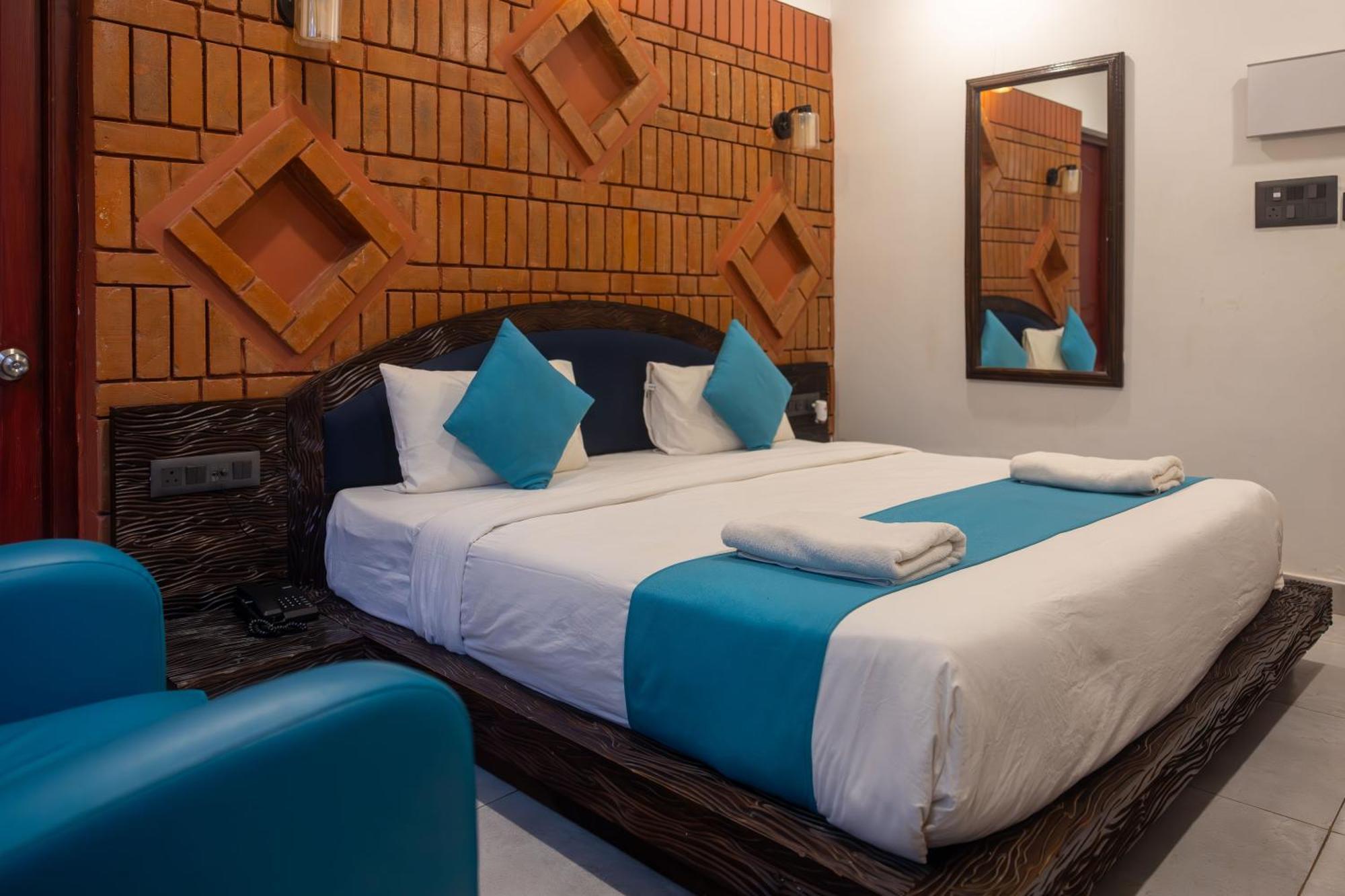 Downtown Hostels - Anjuna Bagian luar foto