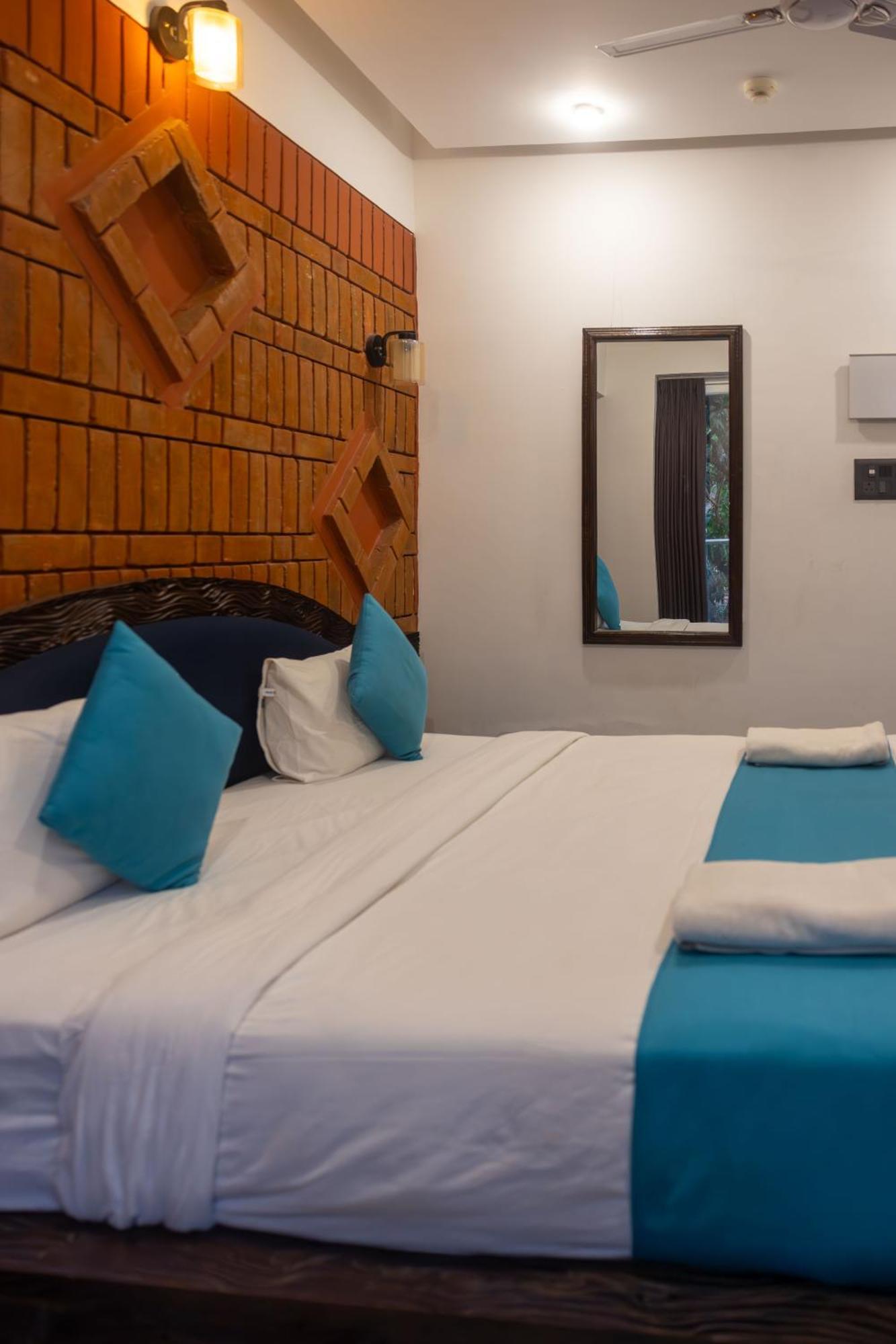 Downtown Hostels - Anjuna Bagian luar foto