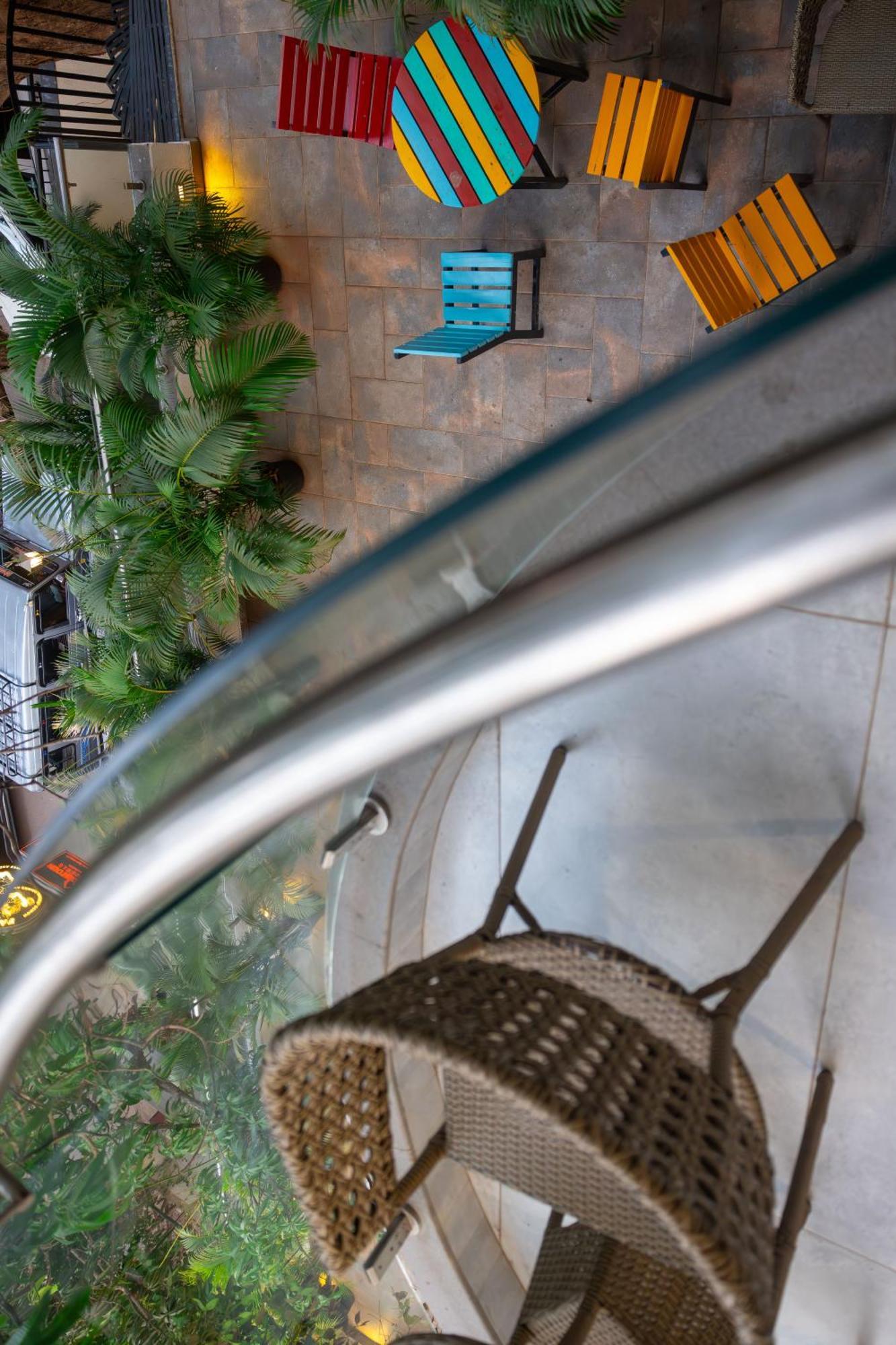 Downtown Hostels - Anjuna Bagian luar foto