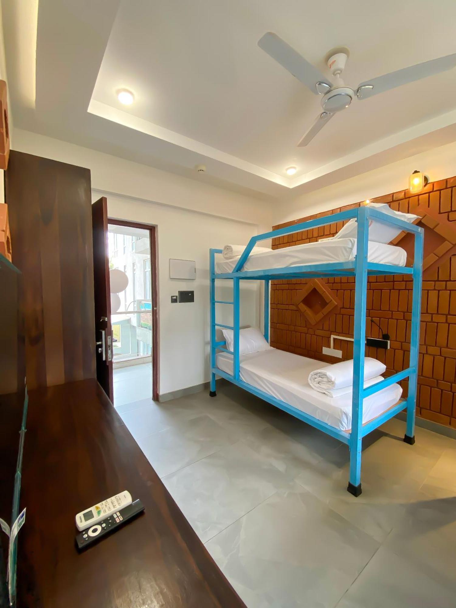 Downtown Hostels - Anjuna Bagian luar foto