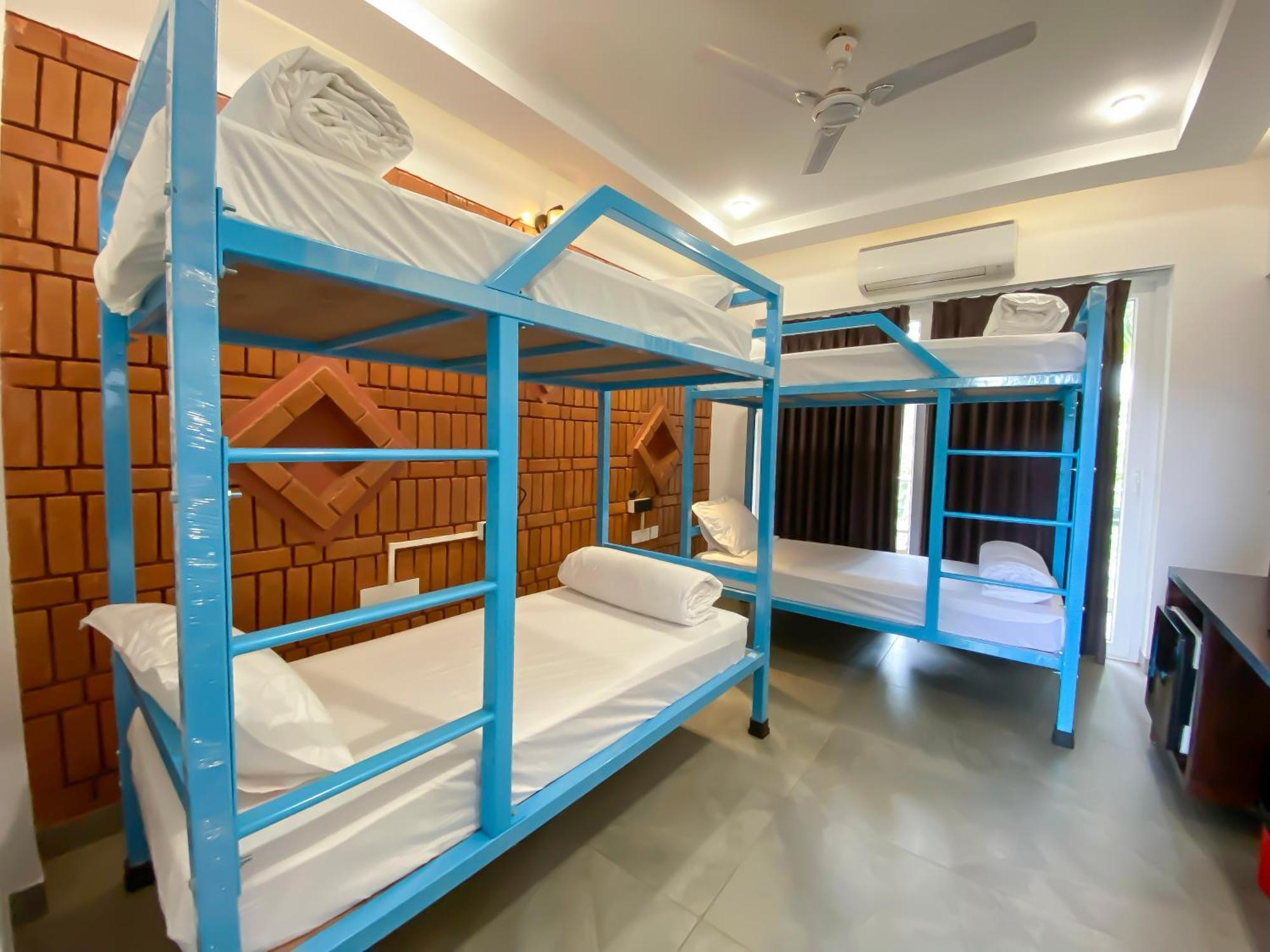 Downtown Hostels - Anjuna Bagian luar foto