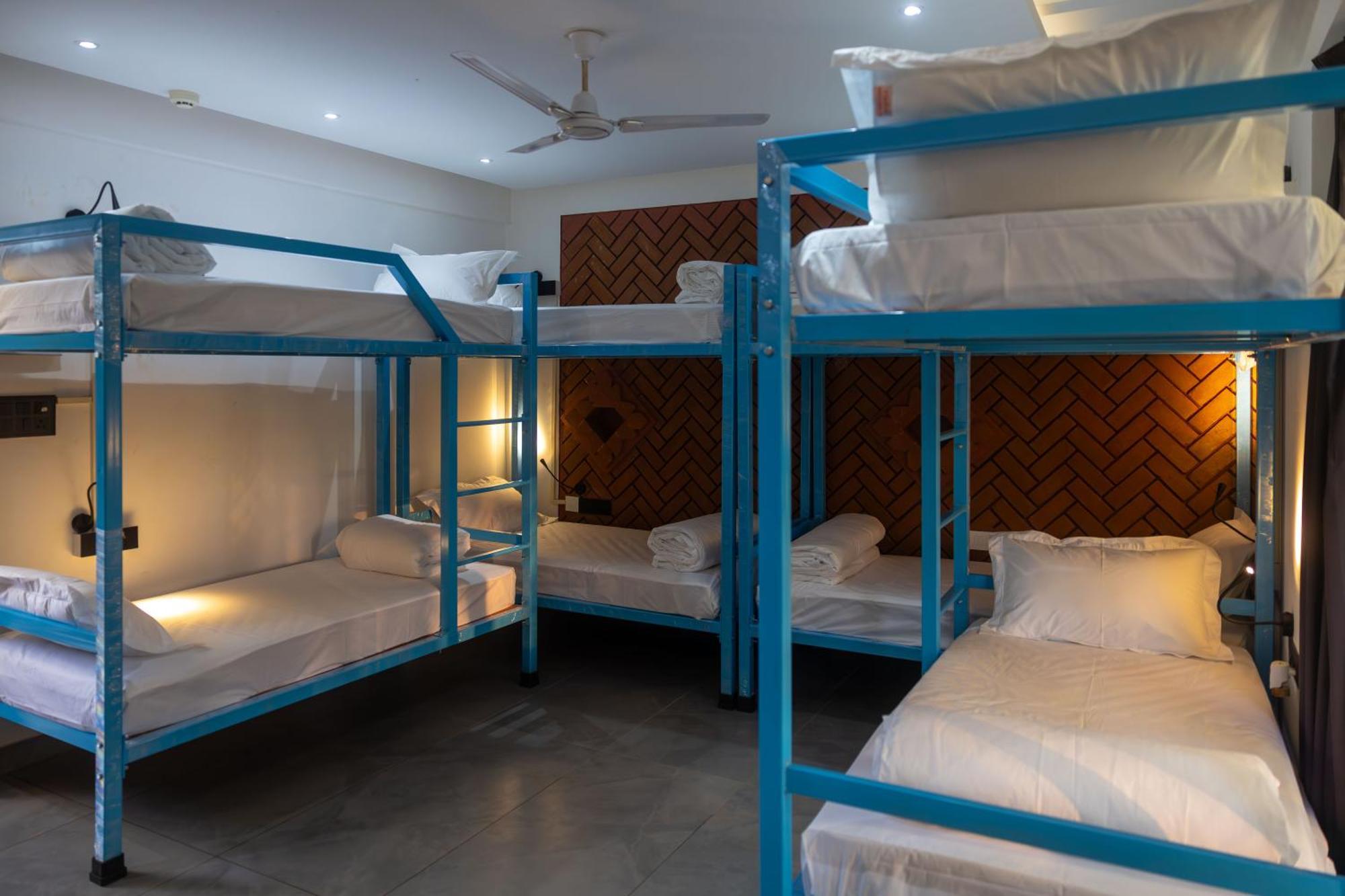 Downtown Hostels - Anjuna Bagian luar foto