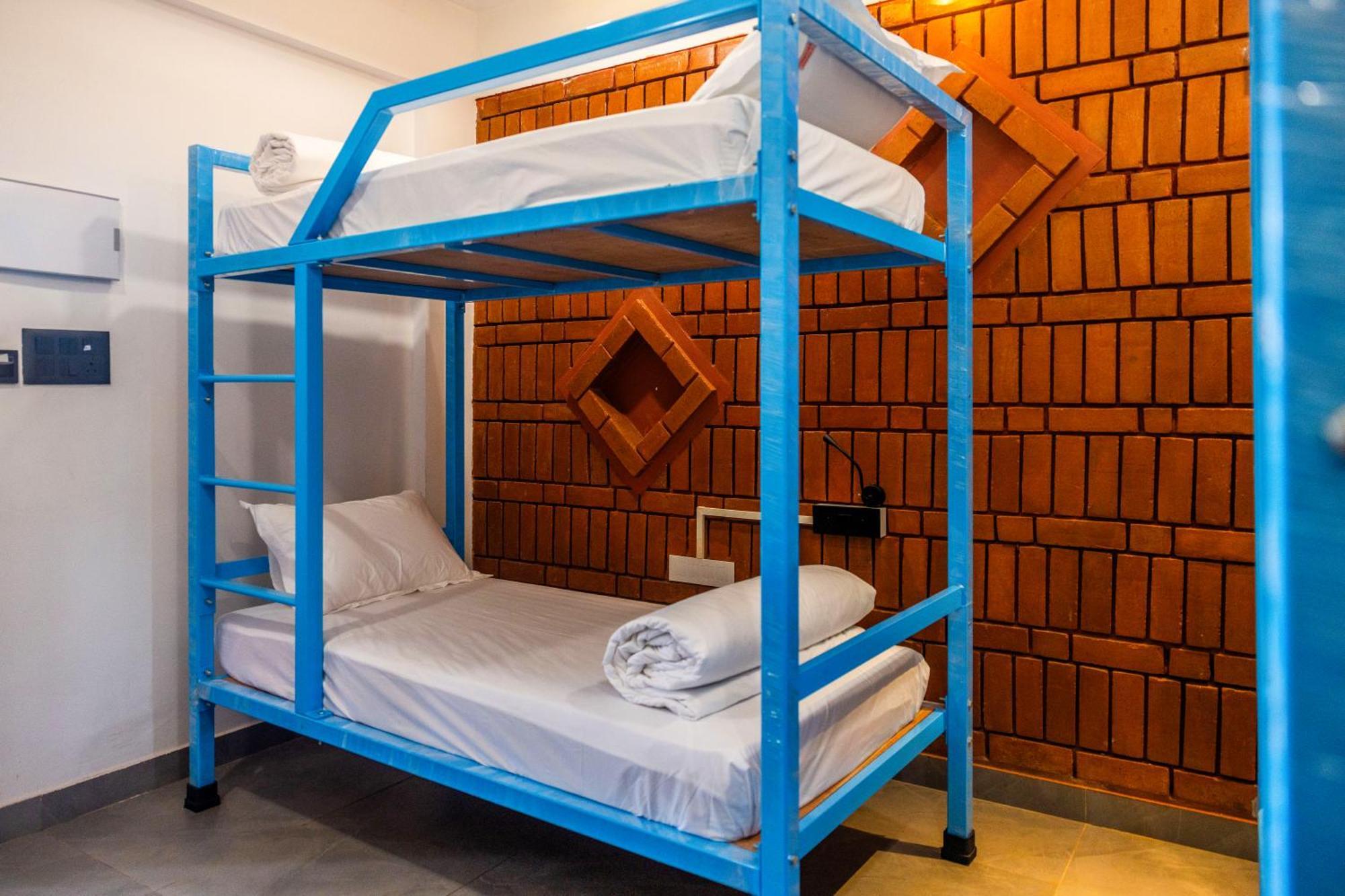 Downtown Hostels - Anjuna Bagian luar foto