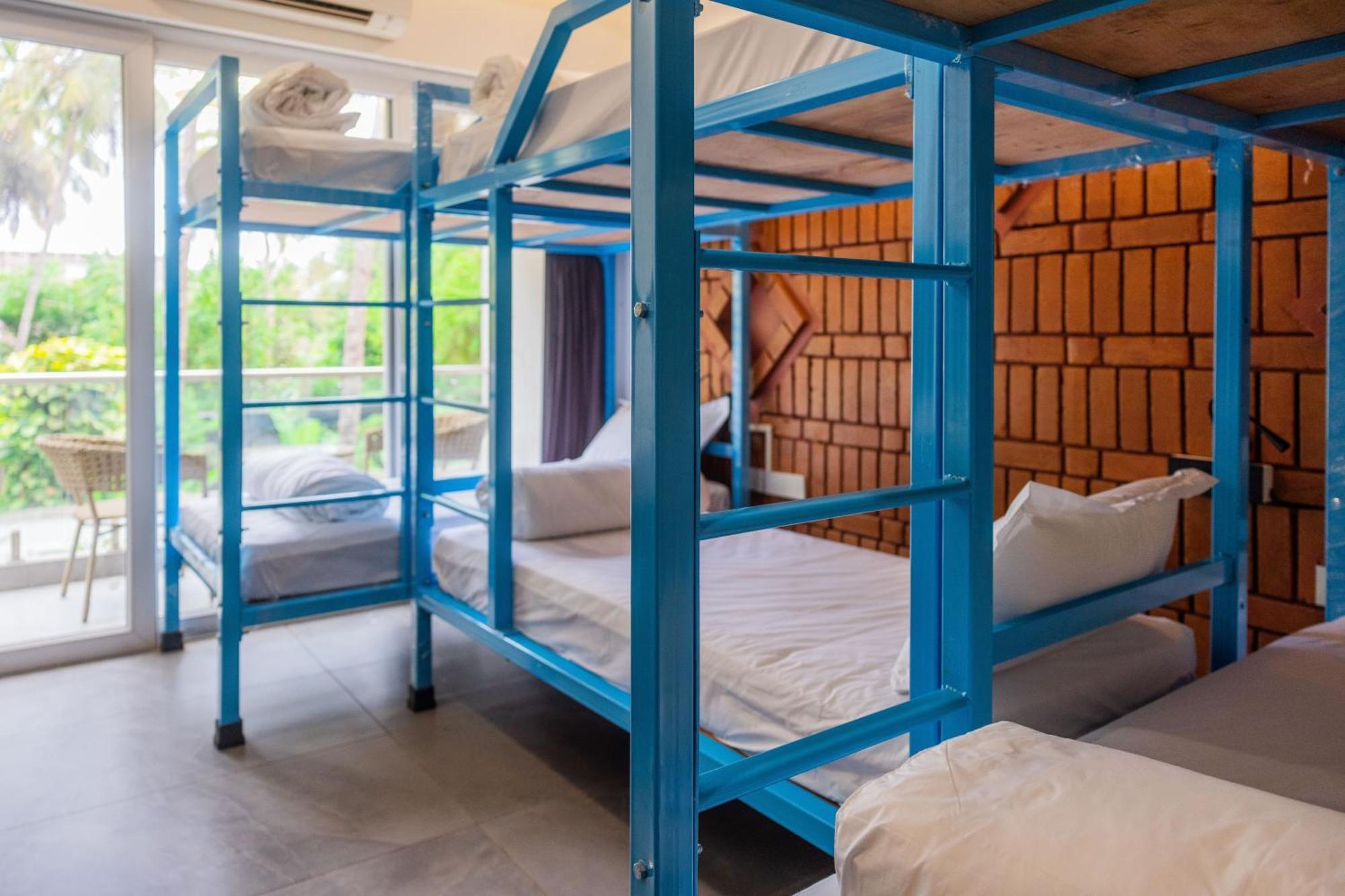 Downtown Hostels - Anjuna Bagian luar foto