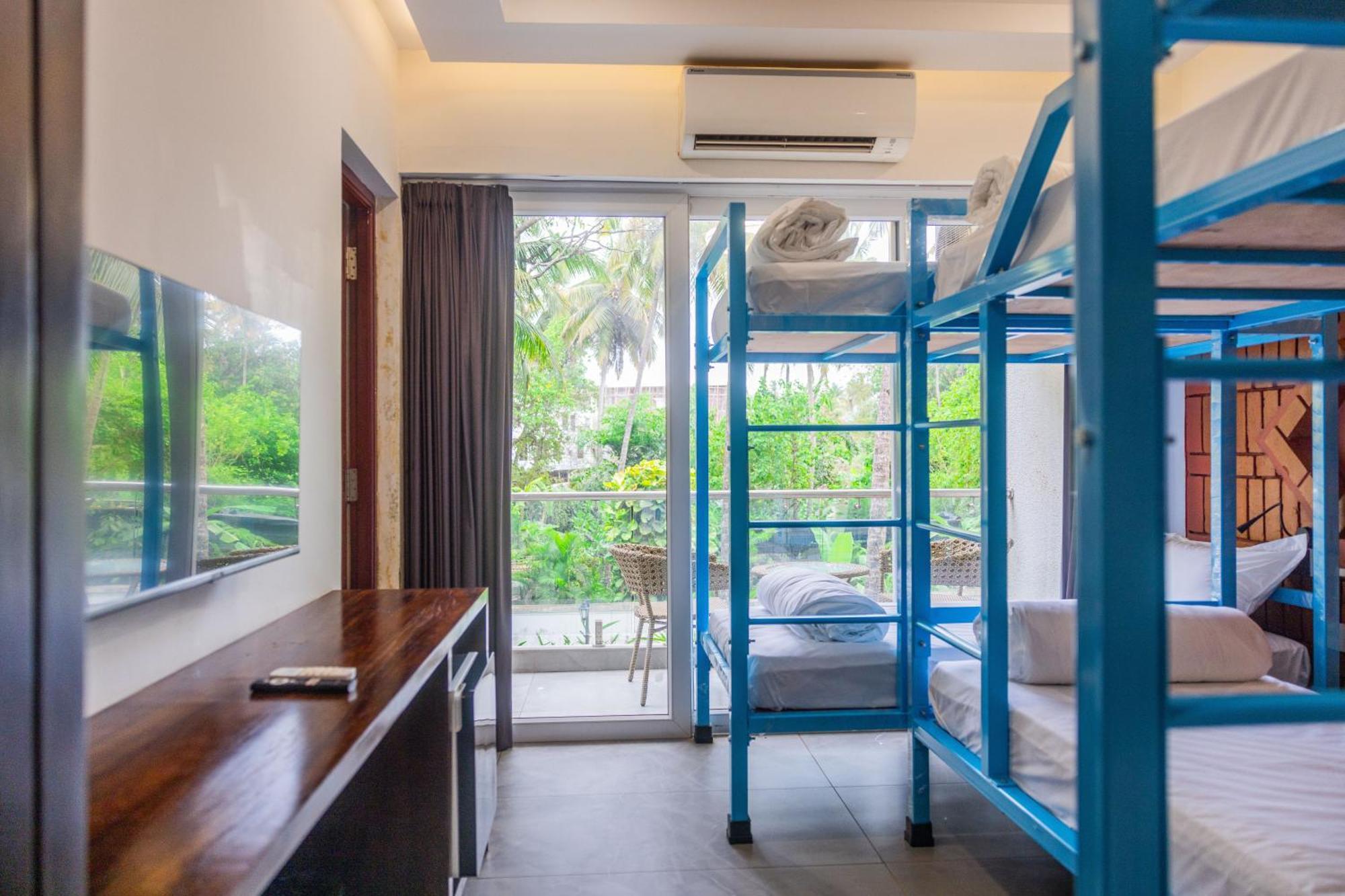 Downtown Hostels - Anjuna Bagian luar foto
