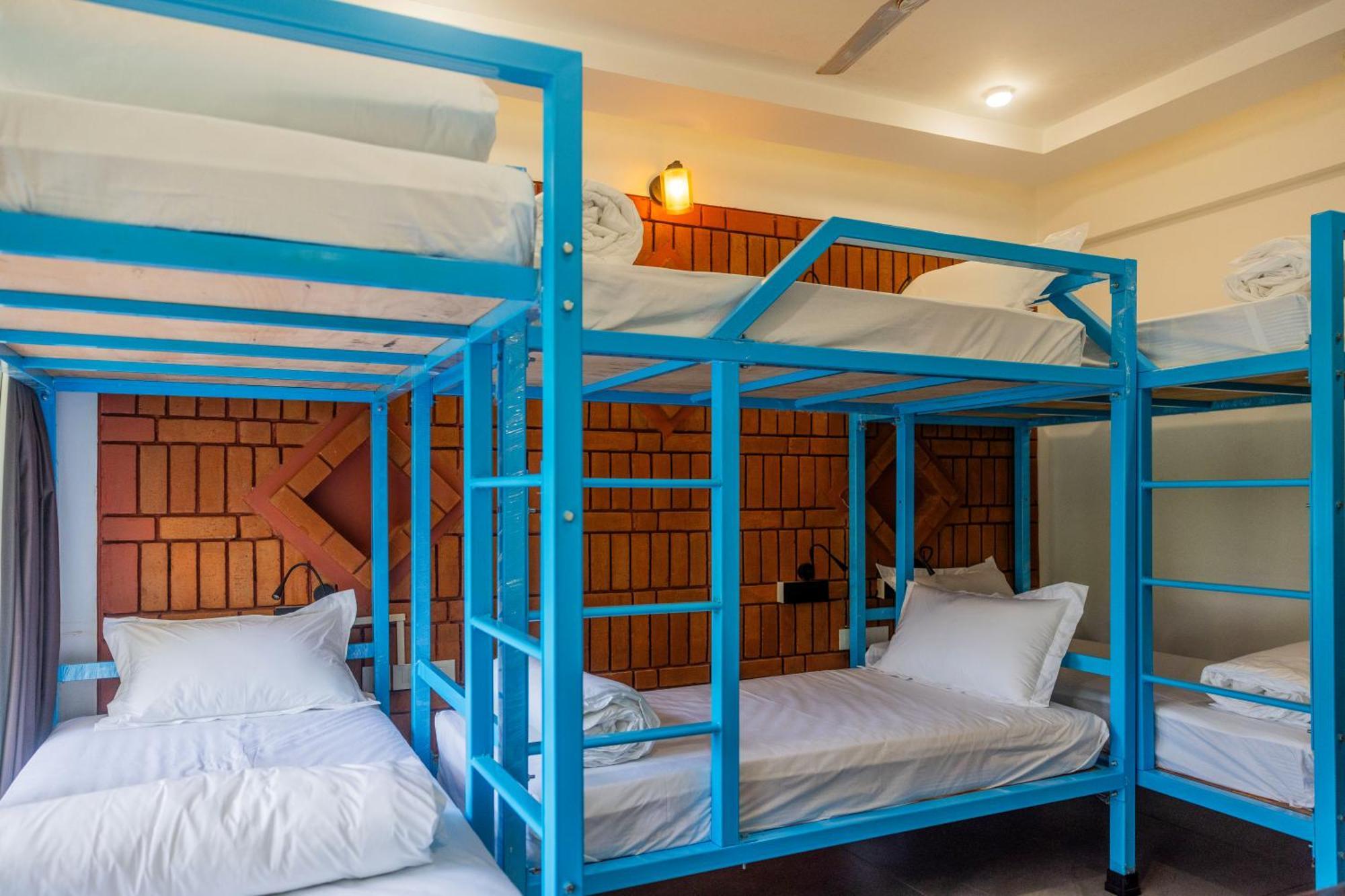 Downtown Hostels - Anjuna Bagian luar foto