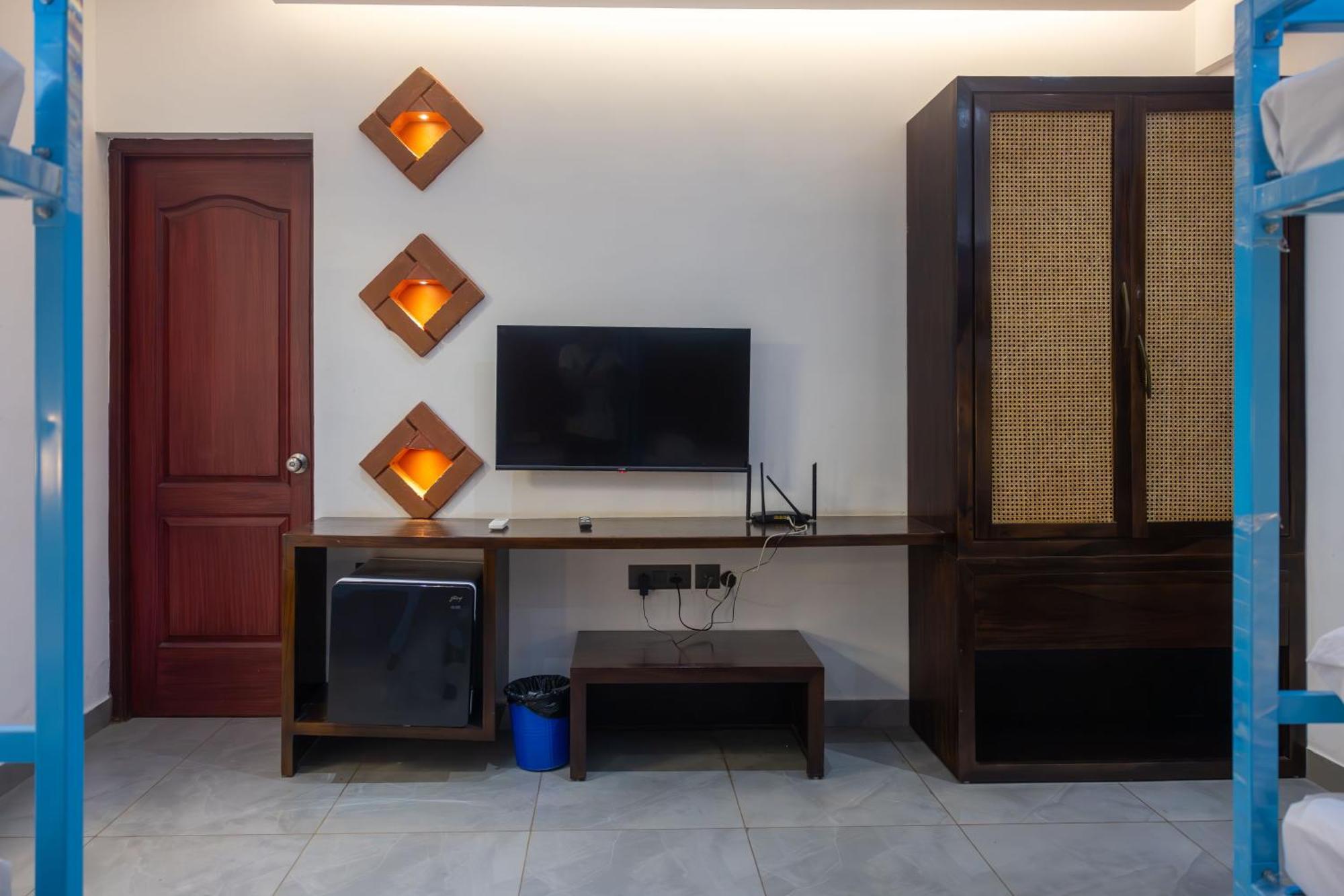 Downtown Hostels - Anjuna Bagian luar foto