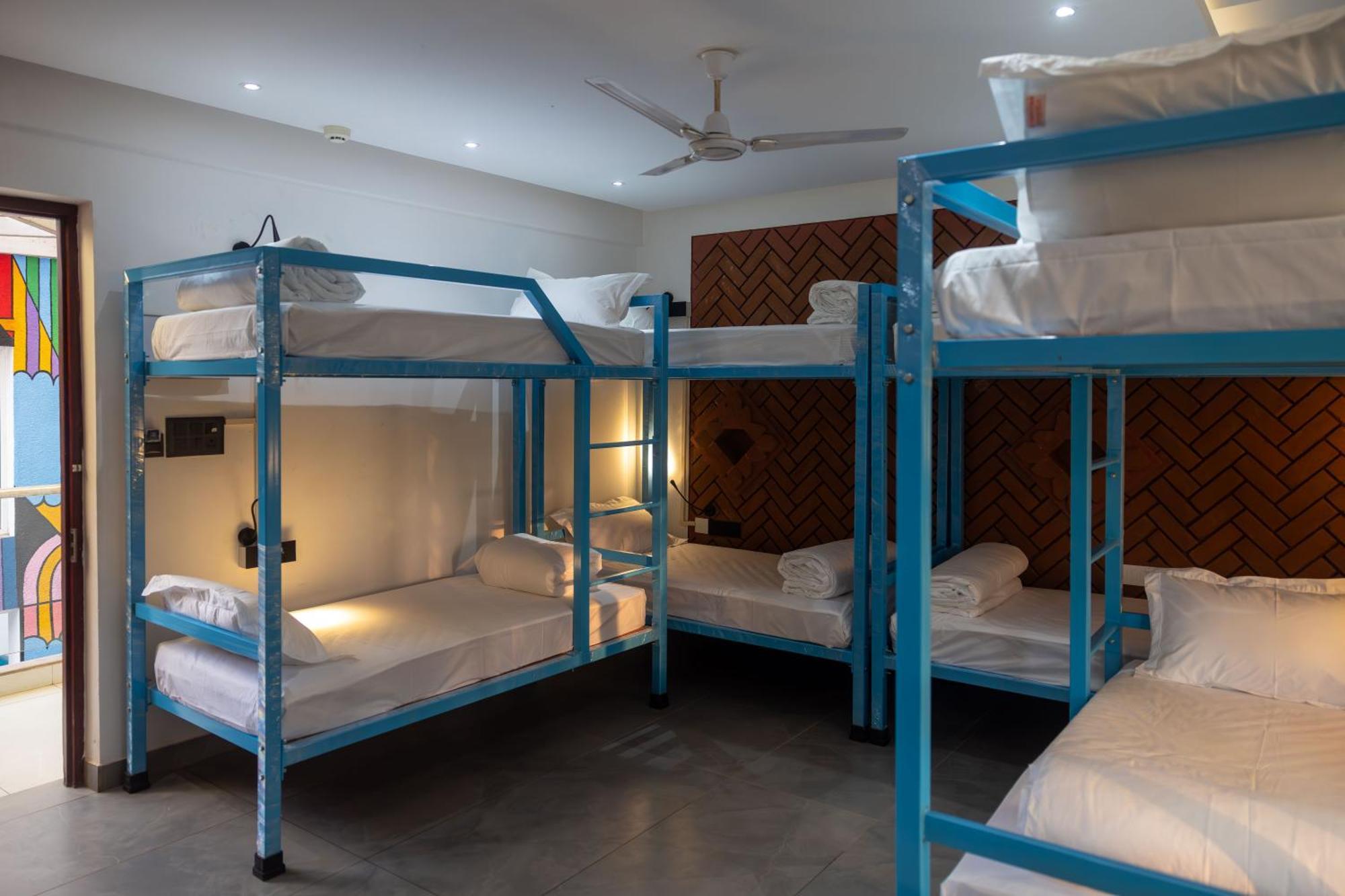 Downtown Hostels - Anjuna Bagian luar foto