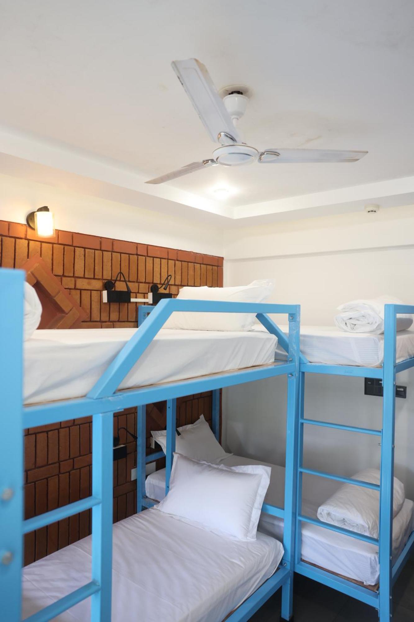 Downtown Hostels - Anjuna Bagian luar foto